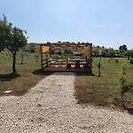 Feudo Mallav Big Wooden House *