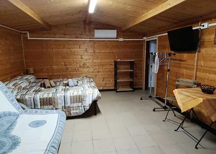Feudo Mallav Big Wooden House