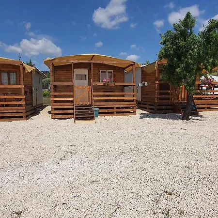 Feudo Mallav Big Wooden House Oda ve Kahvaltı *