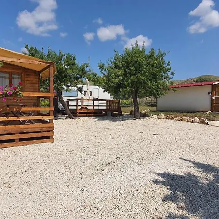 Feudo Mallav Big Wooden House Oda ve Kahvaltı *