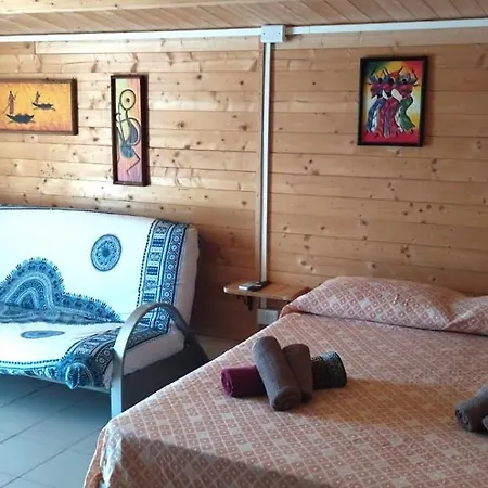 Bed & Breakfast Feudo Mallav Big Wooden House *